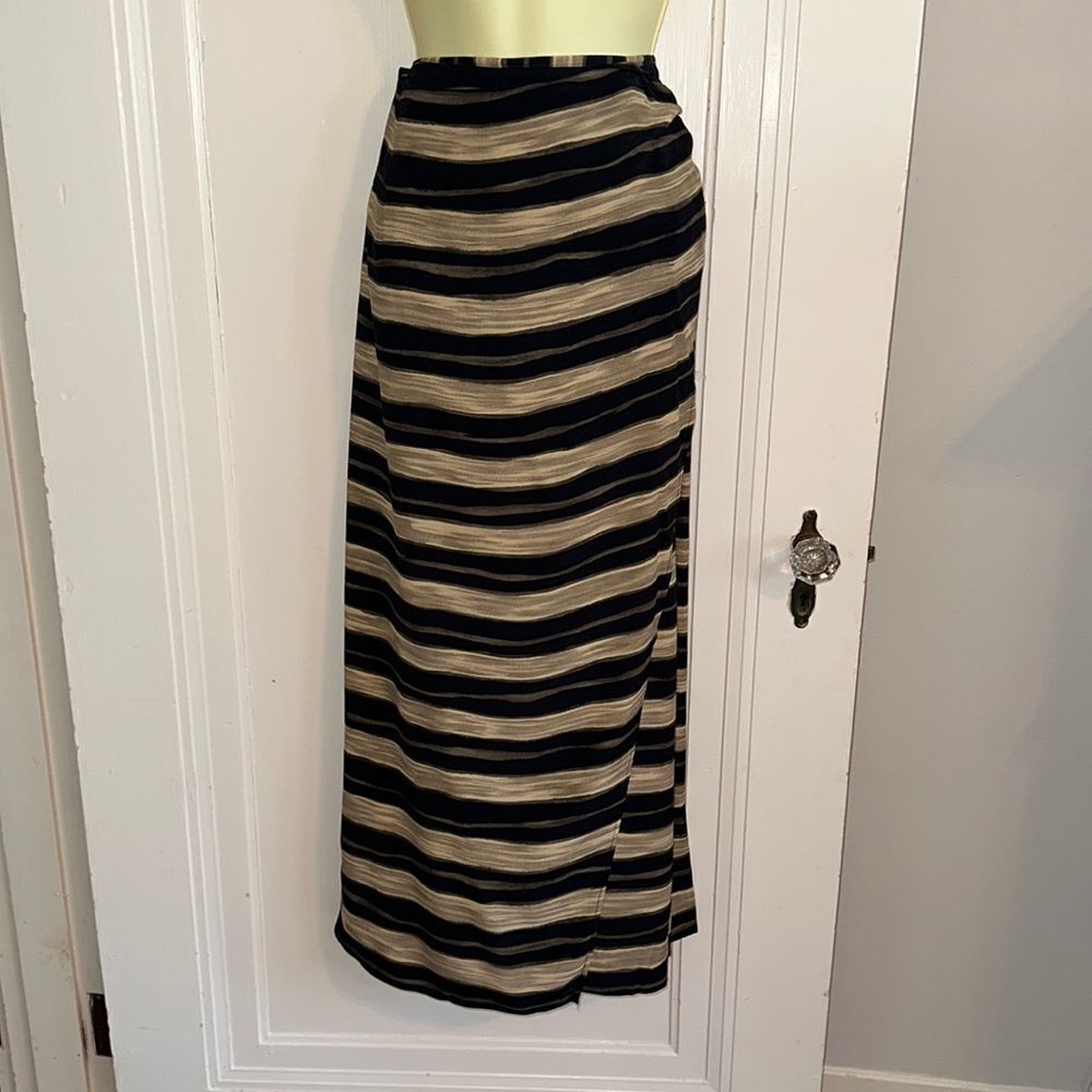 Vtg 90s Jones New York black, cream & gray horizontal striped wrap look skirt